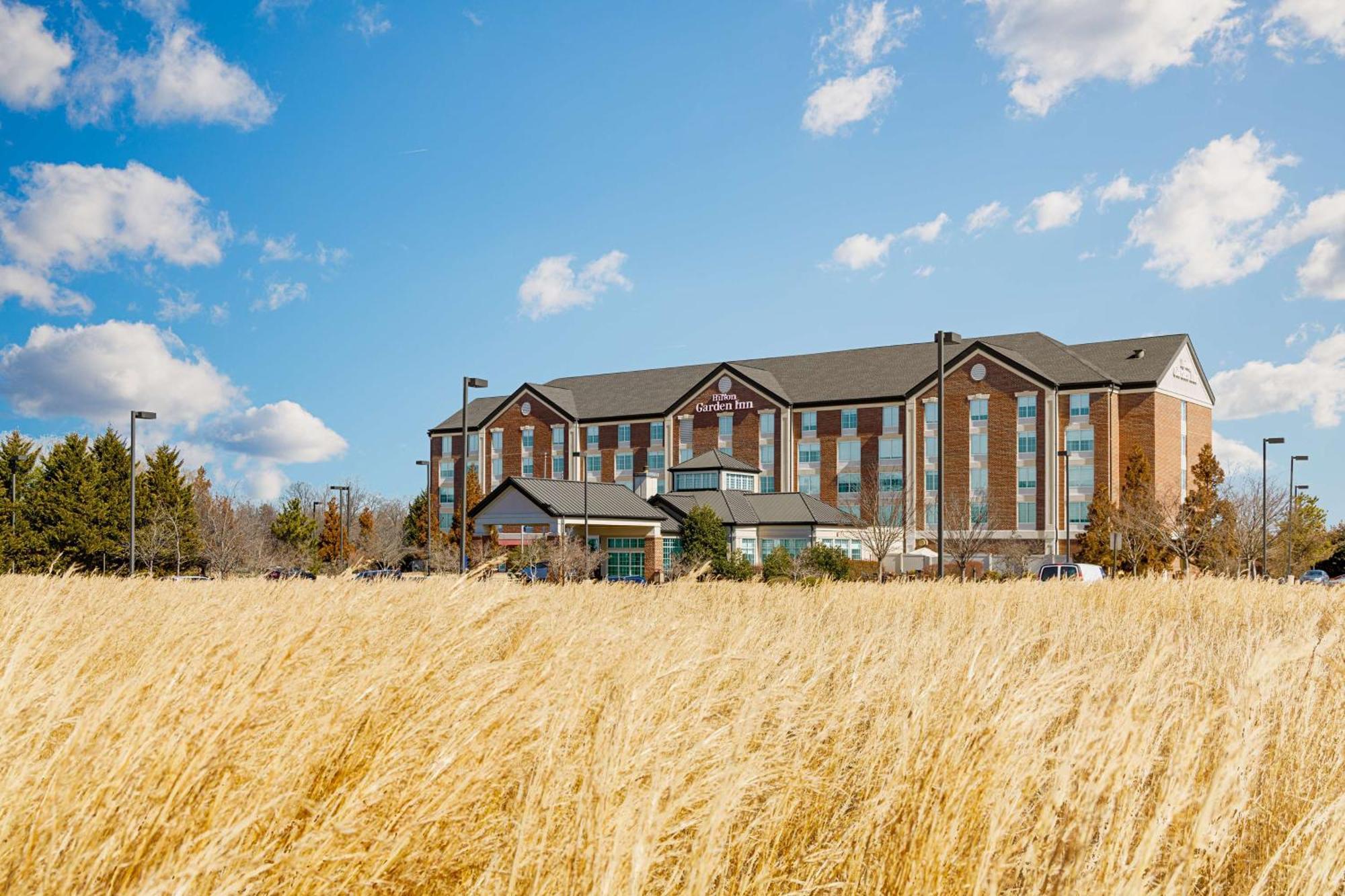 Hilton Garden Inn Fredericksburg Exterior photo